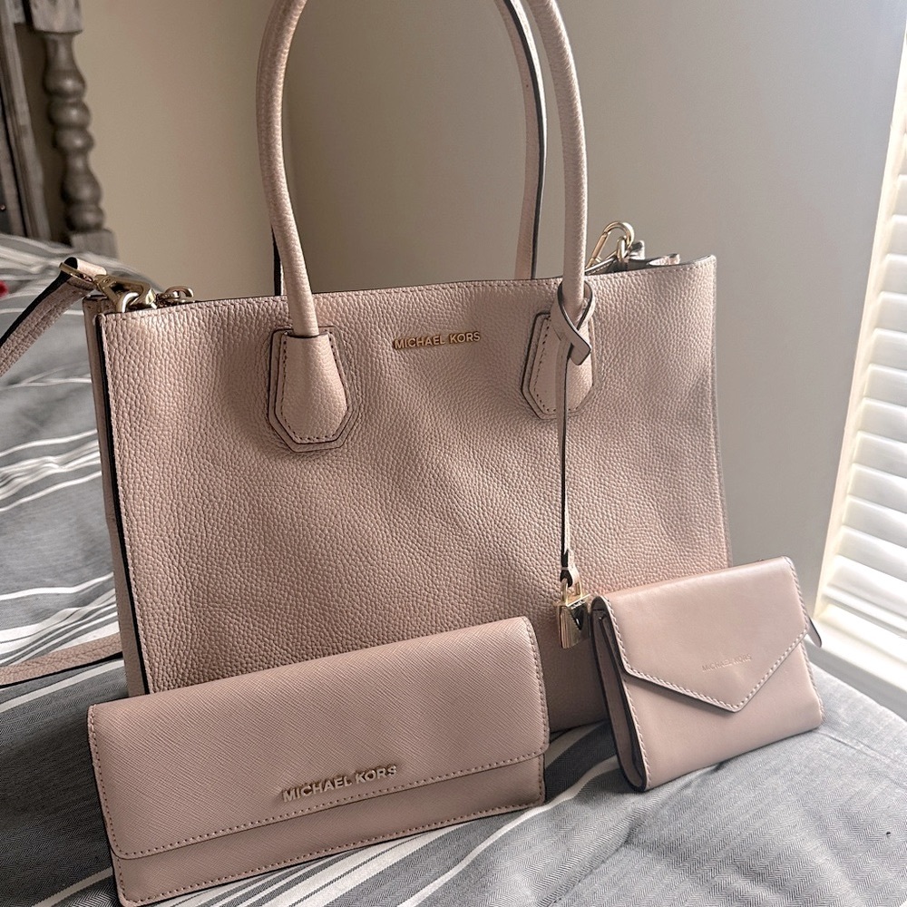 Michael Kors Large Purse and Wallets